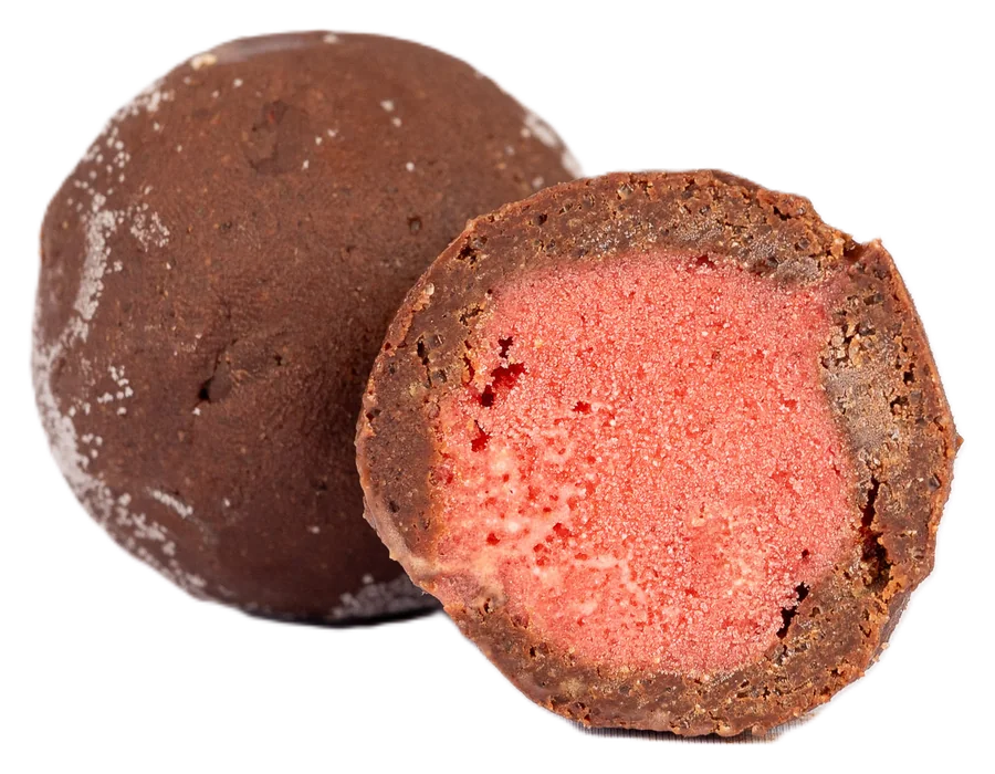 kü:gerl Brownie mit Erdbeer-Minz-Sorbet, ganz und aufgeschnitten